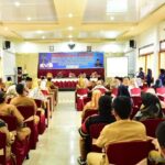Sekdakab Lebong Mustarani Abidin sa'at memberikan arahan pada Bimtek standarisasi pelayanan Publik