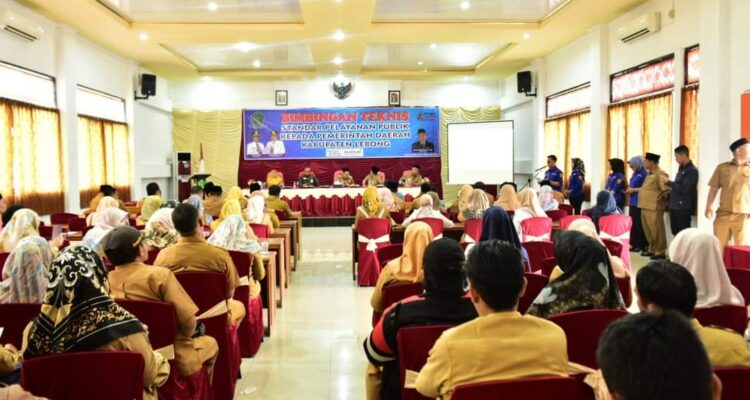 Sekdakab Lebong Mustarani Abidin sa'at memberikan arahan pada Bimtek standarisasi pelayanan Publik