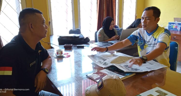 Kabid Trantibum POL PP Lebong Bambang Ariyanto bersama Wali / orang tua pelajar