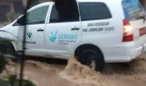 Menjelang Buka Puasa  Banjir Masuk Permukiman Warga