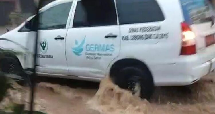Menjelang Buka Puasa  Banjir Masuk Permukiman Warga