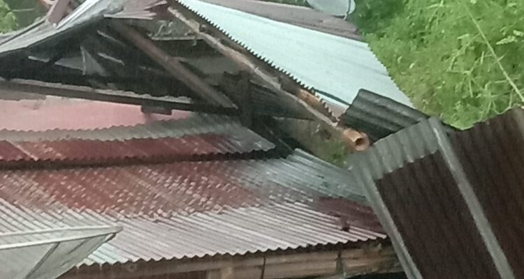 Rumah warga rusak berat dampak Hujan dan angin di Lebong