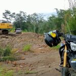 Alat Berat dan pekerja dari PT PGE Hulu Lais Bantu Normalisasi Dam Sabo yang Jebol