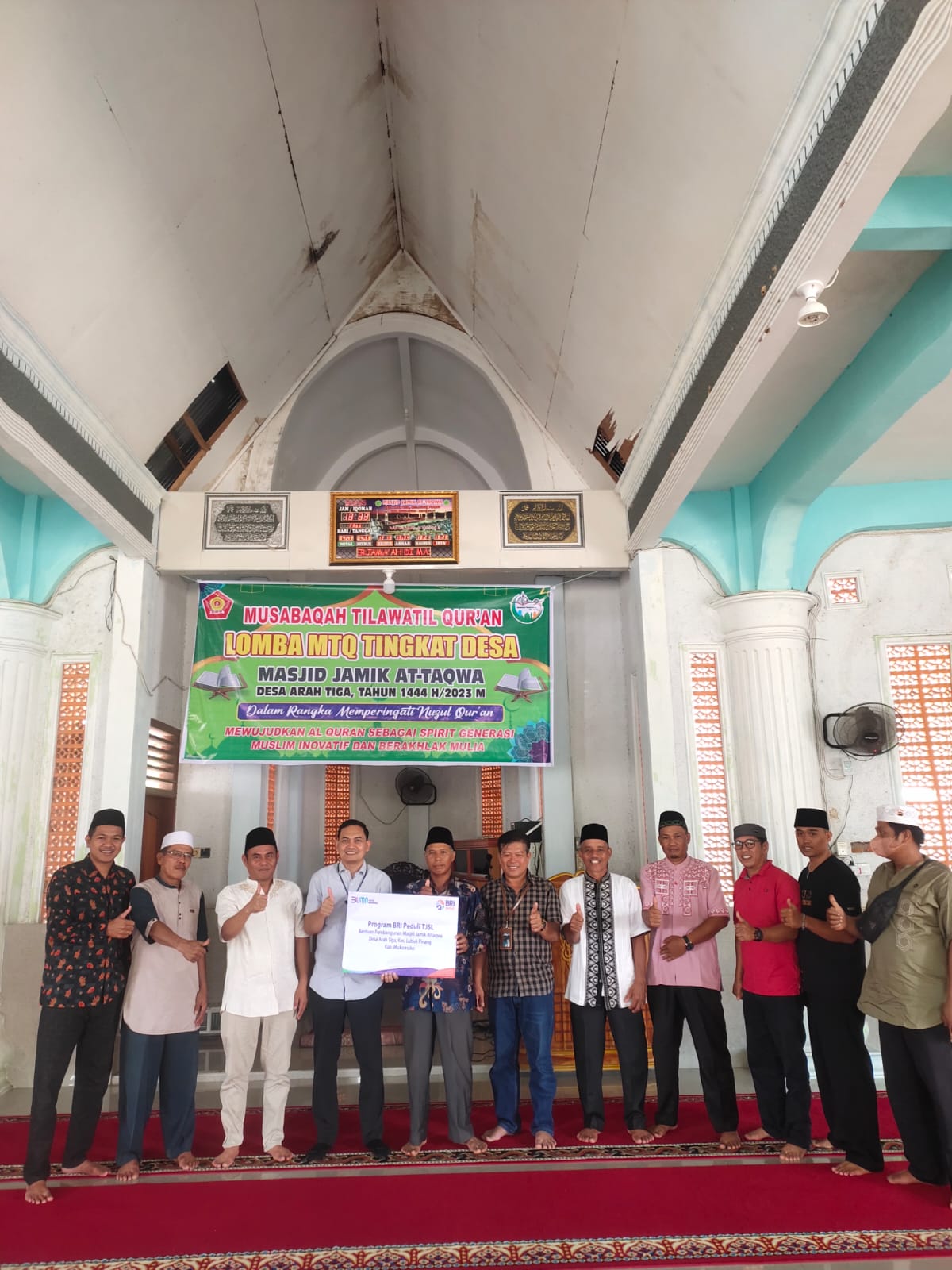Masjid At-Taqwa desa Arah Tiga terima bantuan CSR Bank BRI Cabang Muko-Muko 
