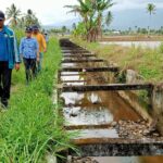 Kabid SDA PUPR-Hub Lebong Arman Yunizar ST sa'at meninjau BK 15 yang kekeringan