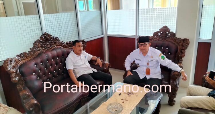 Sekda Lebong Mustarani Abidin bersama Kadis Kominfo-SP Saprul
