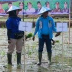 Bupati Lebong Kopli Ansori (Kanan) Sa'at Lounching MT-II