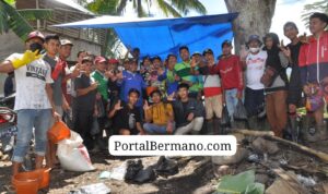 Bupati Lebong Kopli Ansori bersama masyarakat lakukan gerakan pengendalian hama Tikus