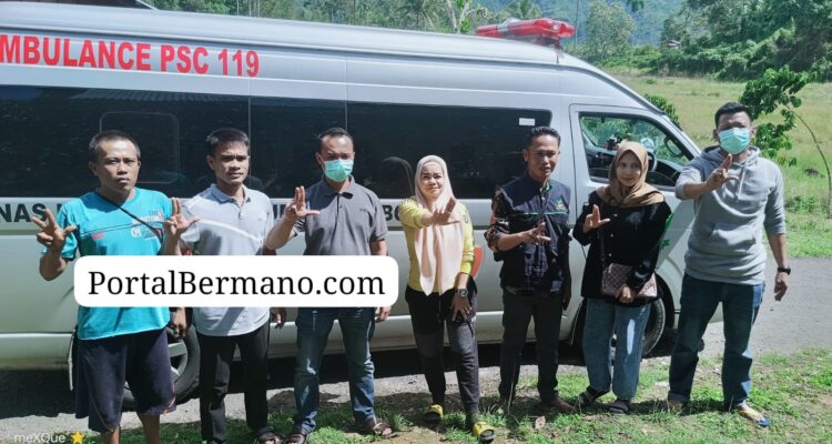 TIM PSC 119 Lebong bersama Camat Bingin Kuning Meika Riska dan perangkat desa sa'at mengantar pulang Kahek (70) ke kediamannya