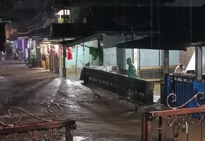 Banjir menggenangi pemukiman warga desa Kampung Dalam Kec.Lebong Utara