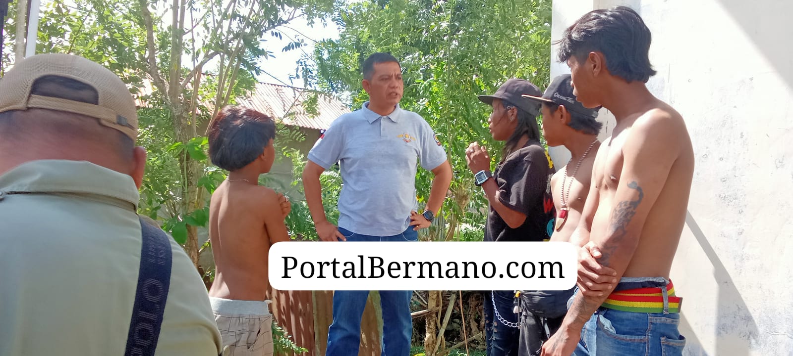 Kabid Trantibum Satpol PP Lebong Bambang H sa'at berikan arahan dan nasehat kepada 4 anak jalanan (Lokasi Samping kantor Dinkes Lebong)