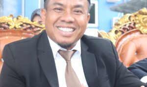 Carles Ronsen Ketua DPRD Lebong
