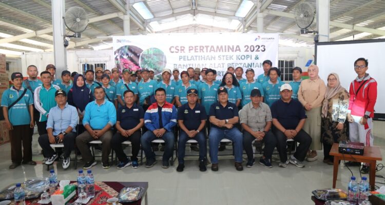 Bupati -wakil bupati lebong Kopli Ansori-Fahrurrozi mengahdiri pelatihan Stek kopi di PGE hulu Lais