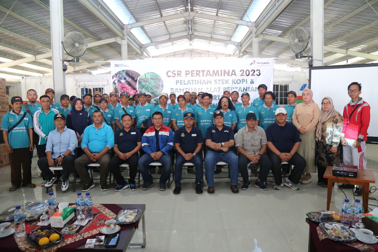 Bupati -wakil bupati lebong Kopli Ansori-Fahrurrozi mengahdiri pelatihan Stek kopi di PGE hulu Lais