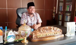 Carles Ronsen S.Sos Ketua DPRD Kabupaten Lebong