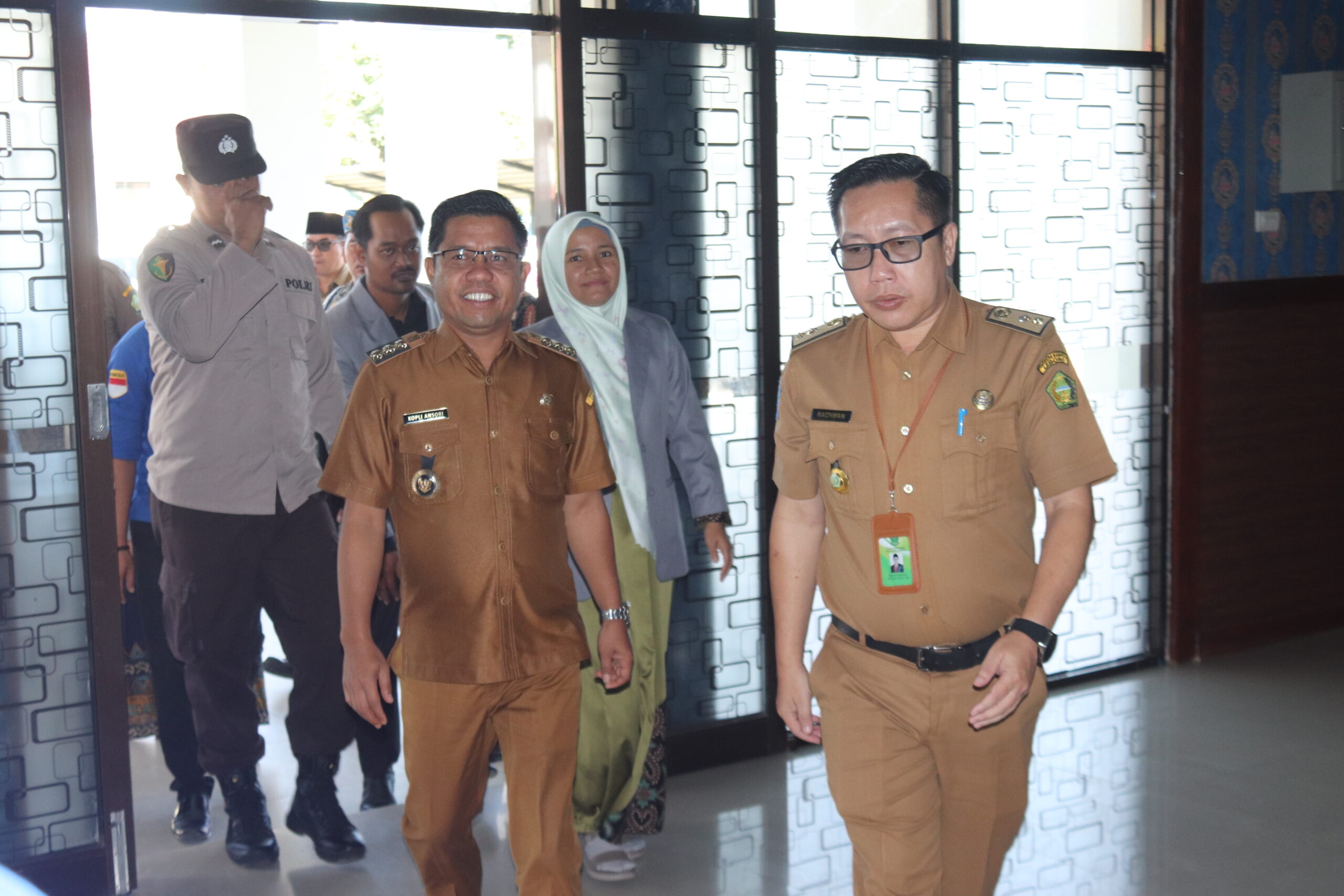 Bupati Lebong Kopli Ansori bersama Kadis Dinkes Lebong Rachman SKM.M.Si di sebuah kegiatan