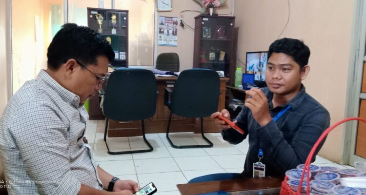 Plt Ka BKPSDM Lebong Benny Kudratullaah (kiri)