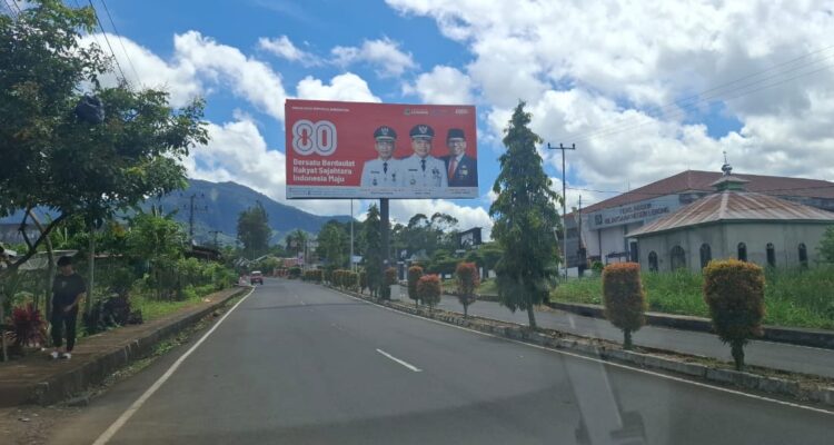 Baliho yang mengandung Informasi sesat Lokasi Ruas jalan depan Gedung tenis Indor Kejaksaan negeri Lebong Kejakasaan