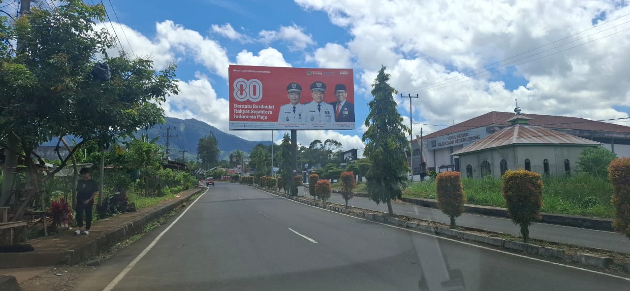 Baliho yang mengandung Informasi sesat Lokasi Ruas jalan depan Gedung tenis Indor Kejaksaan negeri Lebong Kejakasaan