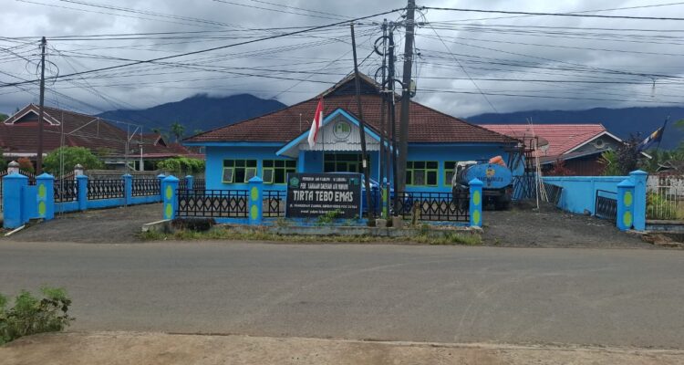 Tanah tempat berdiri lahan yang disengketakan warga