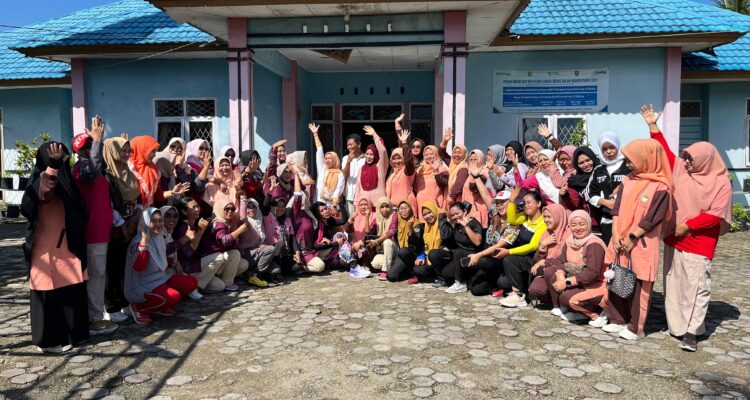 Peserta senam bersama DWP DKP Lebong hari kartini 2026