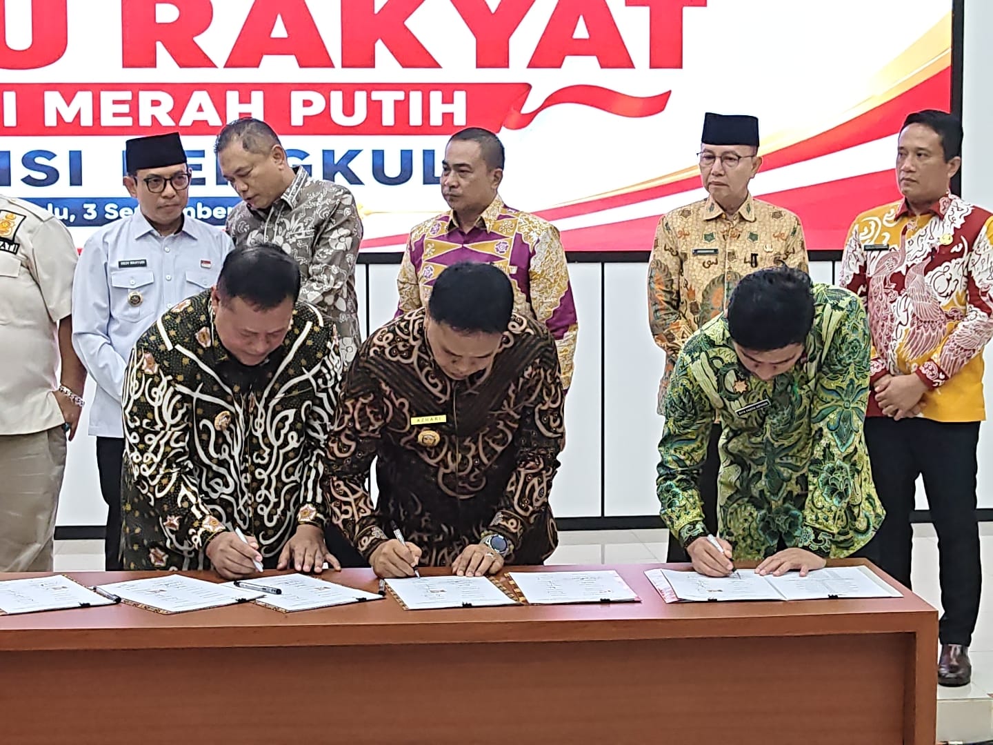 Bupati Lebong H.Azhari,SH.,MH Tanda Tangani Kesepakatan “Bantu Rakyat” Pangdam XXI/Radin Inten Dan Gubernur Serta Bupati/Walikota